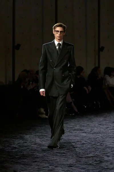 Look 10